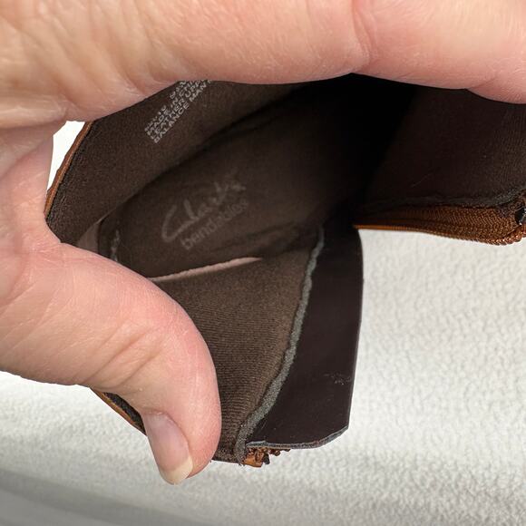 CLARKS Womens 9.5 Tan Leather Sapphire Vesta Heeled Ankle Boot Brown Side Zip - Picture 15 of 15